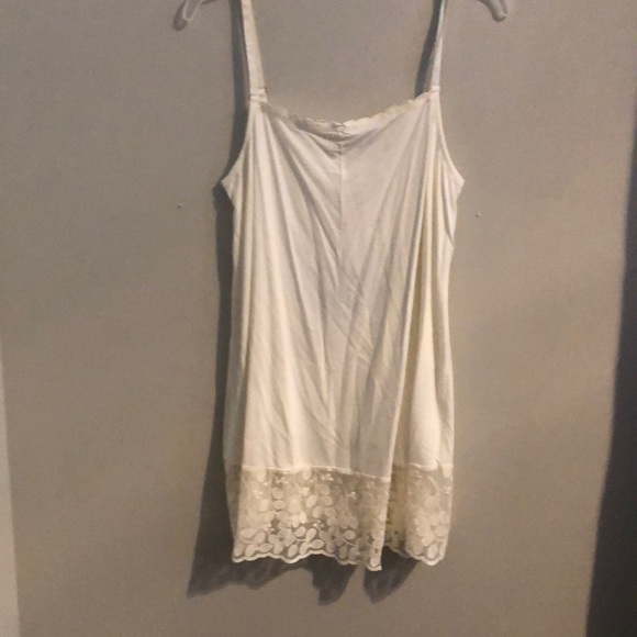 Cream Extender with lace on the bottom. Ideal for tops and sweaters
